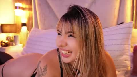 jullianapriv_ online show from March 20, 4:12 pm