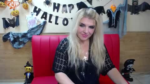 Snapshot of julya_barbi chatting on October 21, 6:22 pm Julya Barbi online show from October 21, 6:22 pm