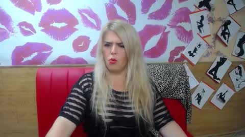 Snapshot of julya_barbi chatting on September 26, 6:32 am Julya Barbi online show from September 26, 6:32 am