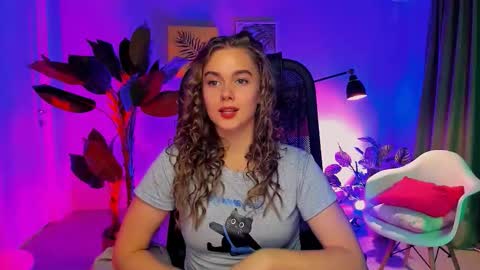 junewoods online show from November 22, 12:25 pm