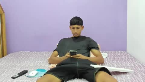 junior_bigcock3 online show from January 22, 7:03 pm