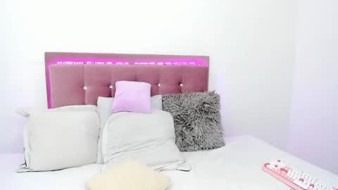  Isa y Luci  online show from December 20, 4:57 pm