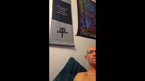 justicejedi online show from April 18, 8:27 am