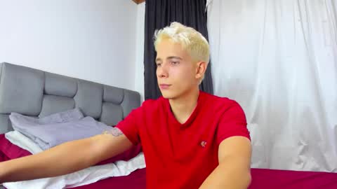 Snapshot of justin_biker chatting on October 27, 12:32 am justin_biker online show from October 27, 12:32 am