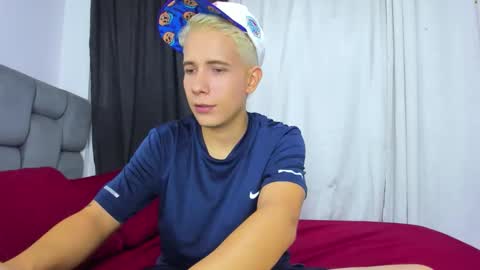 Snapshot of justin_biker chatting on October 28, 4:35 am justin_biker online show from October 28, 4:35 am