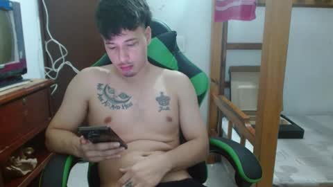 justin_taylor02 online show from October 11, 1:49 pm