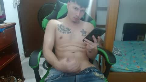 justin_taylor02 online show from October 8, 10:27 pm