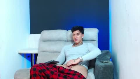 justinfuller_31 online show from April 10, 8:57 pm