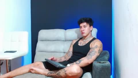 justinfuller_31 online show from May 6, 1:00 am