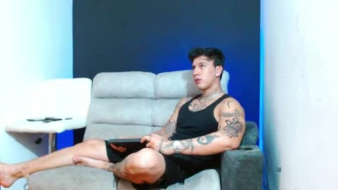 justinfuller_31 online show from April 2, 9:22 pm