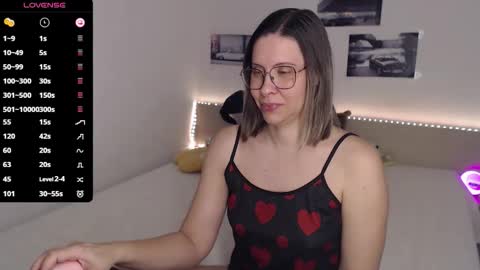 Julie online show from March 21, 4:00 pm