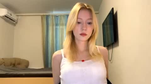 Mia 1st day here online show from July 21, 9:33 am