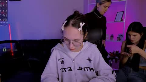 kaela_spell_ online show from November 25, 9:35 pm