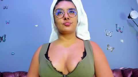 kaira_mosse_ online show from December 17, 11:50 am