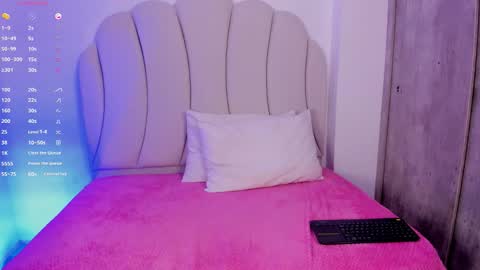 Snapshot of kaity_layne chatting on October 22, 12:03 am Kaity Lane online show from October 22, 12:03 am