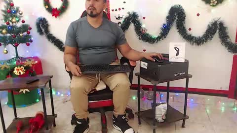 Kaleth online show from December 1, 5:33 pm