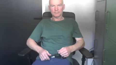 Robbie online show from March 29, 8:49 am