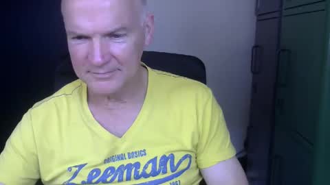 Robbie online show from April 23, 2:08 pm