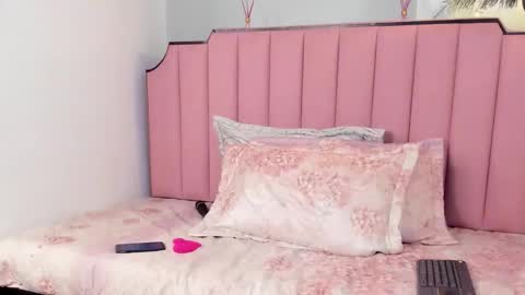Snapshot of karen_simss chatting on October 13, 1:35 pm Karen online show from October 13, 1:35 pm