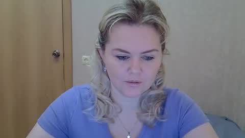 karennelsonx online show from April 19, 6:58 am