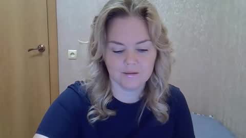 karennelsonx online show from October 23, 11:12 am