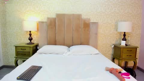 KarenNewman online show from December 19, 3:46 am