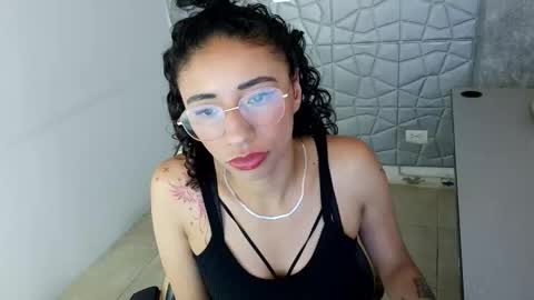 karinaa_m_ online show from January 14, 7:33 pm