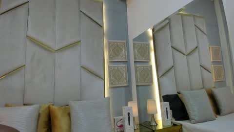 karinaacox online show from April 19, 12:39 pm