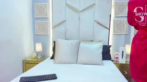 karinaacox online show from March 30, 1:00 pm