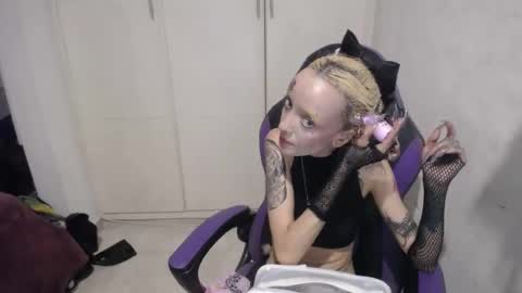 KARLA online show from December 27, 3:09 am