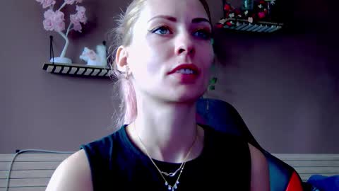 karoline121 online show from December 2, 8:56 am