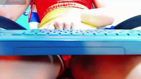 Snapshot of karoll_scoott chatting on February 5, 11:50 pm karol online show from February 5, 11:50 pm