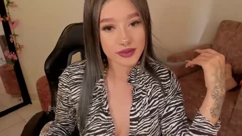 Alicia online show from April 7, 9:50 pm