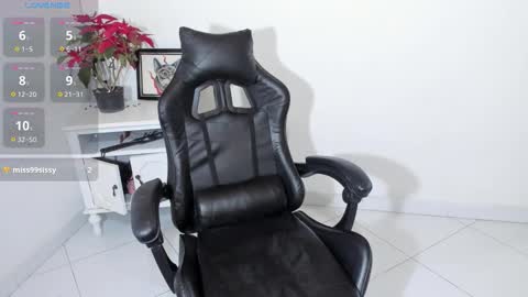 Alicia online show from December 3, 11:05 pm