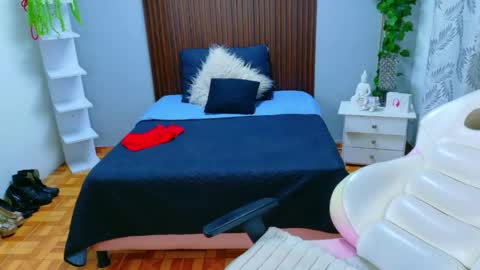 kate online show from April 15, 7:58 pm