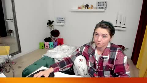    online show from March 4, 4:09 pm