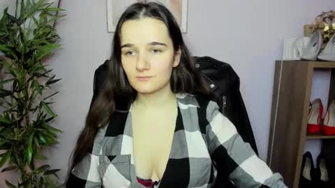 Snapshot of katedesire chatting on December 22, 7:54 am Kate  online show from December 22, 7:54 am