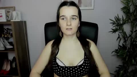 Snapshot of katedesire chatting on January 18, 1:51 pm Kate  online show from January 18, 1:51 pm
