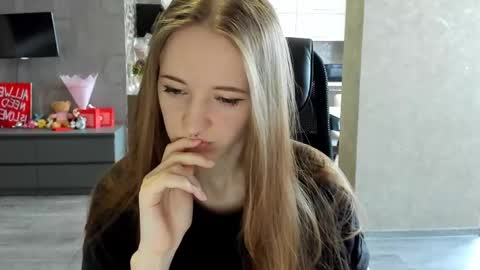 katekayer online show from May 2, 11:49 am