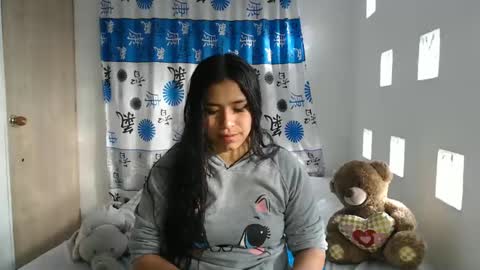 Snapshot of kathiie_ chatting on February 25, 12:27 pm K A T H I E online show from February 25, 12:27 pm