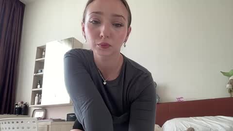 Snapshot of katie________ chatting on March 12, 2:41 am Katienext stream  online show from March 12, 2:41 am