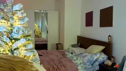 Katie online show from December 15, 2:24 pm