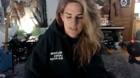 Katie online show from May 7, 4:52 am