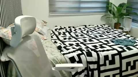 Snapshot of katiefrox_ chatting on January 15, 6:12 am katiefrox  online show from January 15, 6:12 am