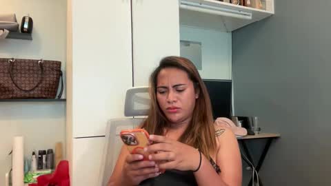 Snapshot of katiefrox_ chatting on October 16, 1:27 am katiefrox  online show from October 16, 1:27 am