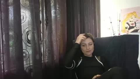 Snapshot of katlopez19 chatting on October 1, 4:39 pm katalina online show from October 1, 4:39 pm