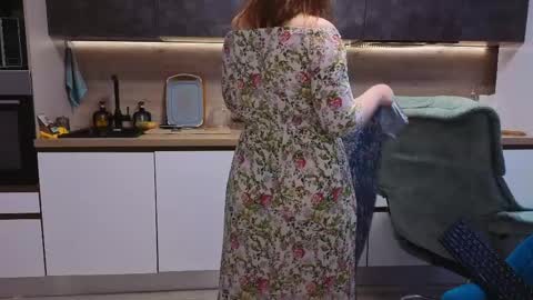 katniss_k online show from June 7, 5:34 am