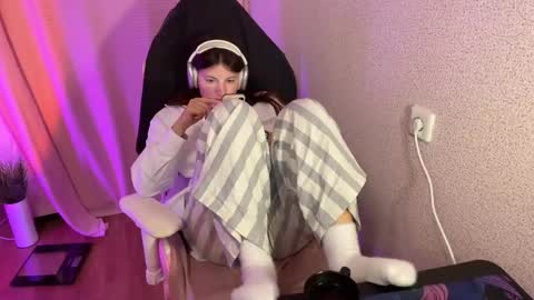 Snapshot of katrin_kristal chatting on October 16, 6:40 pm naked in pvt show 100 tk online show from October 16, 6:40 pm