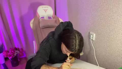Snapshot of katrin_kristal chatting on October 19, 7:29 pm naked in pvt show 100 tk online show from October 19, 7:29 pm