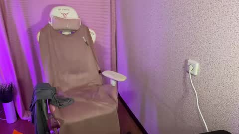Snapshot of katrin_kristal chatting on October 14, 6:11 pm naked in pvt show 100 tk online show from October 14, 6:11 pm